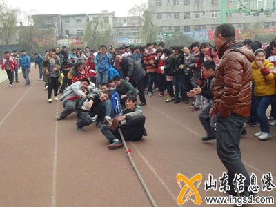 圖二 摔倒露出勝利笑容_副本.jpg